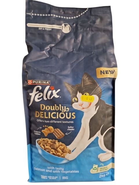 Purina Felix Doubly Delicious Dry Cat Food Salmon and Vegetable 2kg Bag